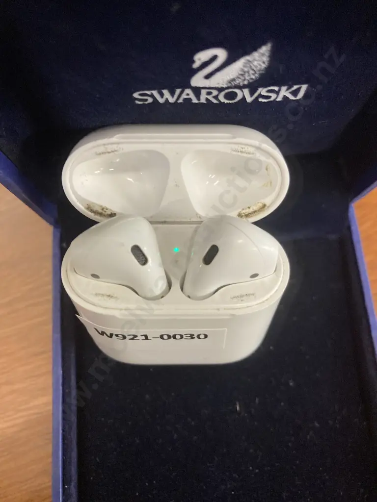 Apple AirPods With Charging Case (Model A1602) Image 1++